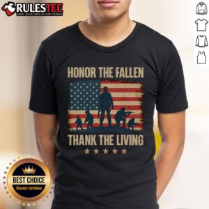 Awesome Honor The Fallen Thank The Living America Flag T-Shirt