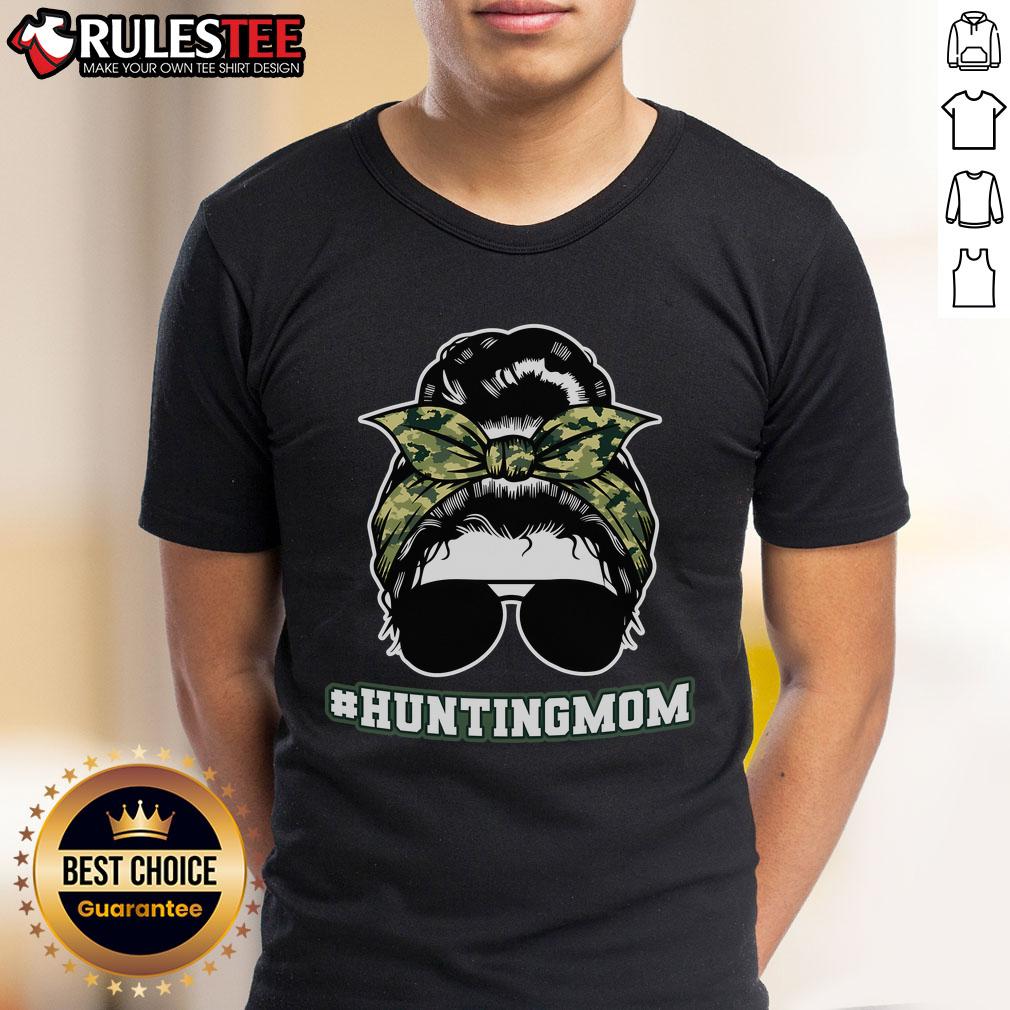 Awesome Messy Bun Hair Hunting Mom T-Shirt