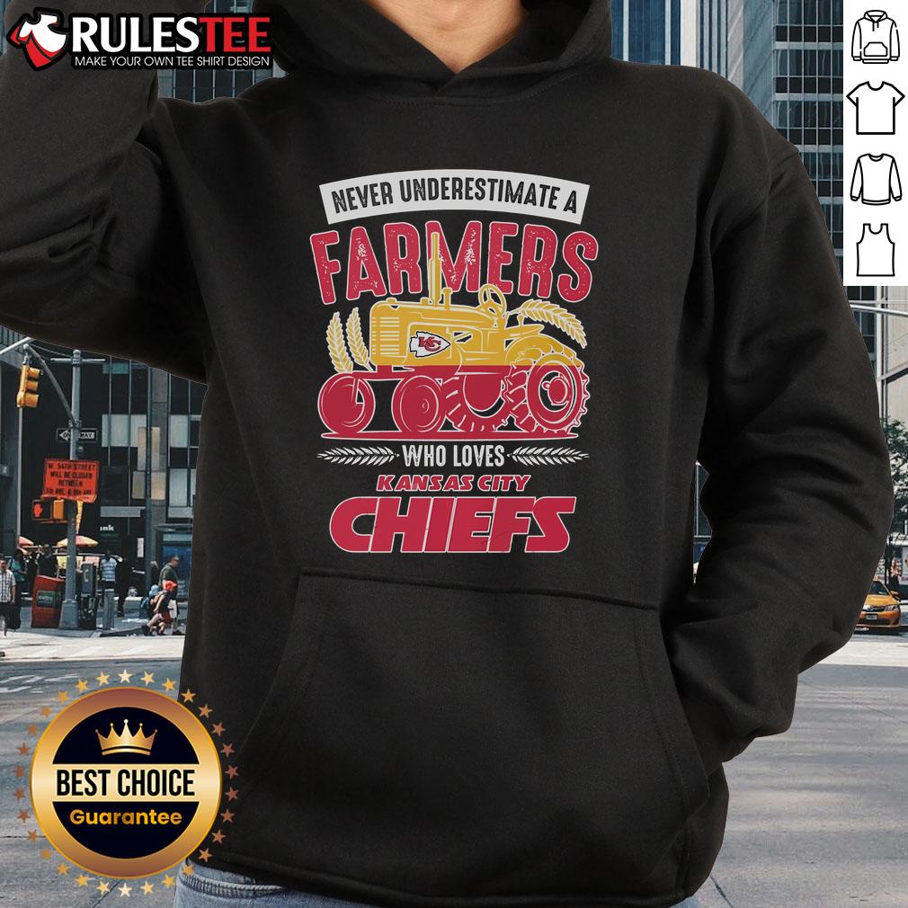 Awesome Never Underestimate A Farmers Who Loves Kansas City Chiefs T-Shirt - Image 2