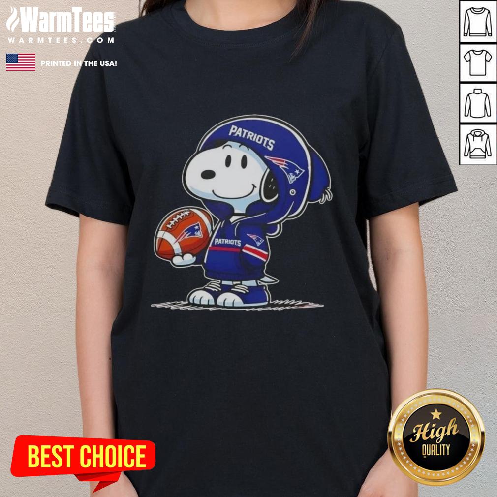 Awesome Peanuts Snoopy Wearing Hoodie New England Patriots And Smiling At Fans T-Shirt - Image 3