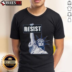 Awesome Statue Of Liberty Resist Protest Fight T-Shirt