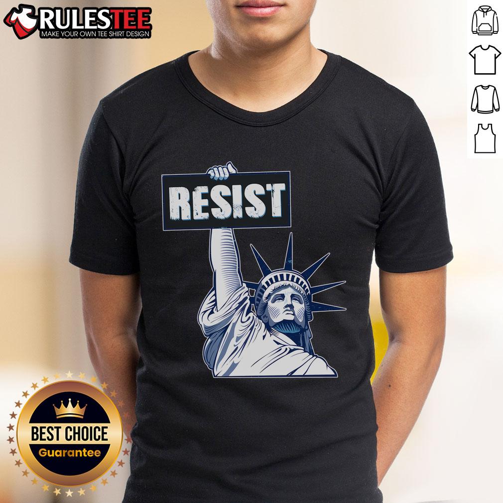 Awesome Statue Of Liberty Resist Protest Fight T-Shirt