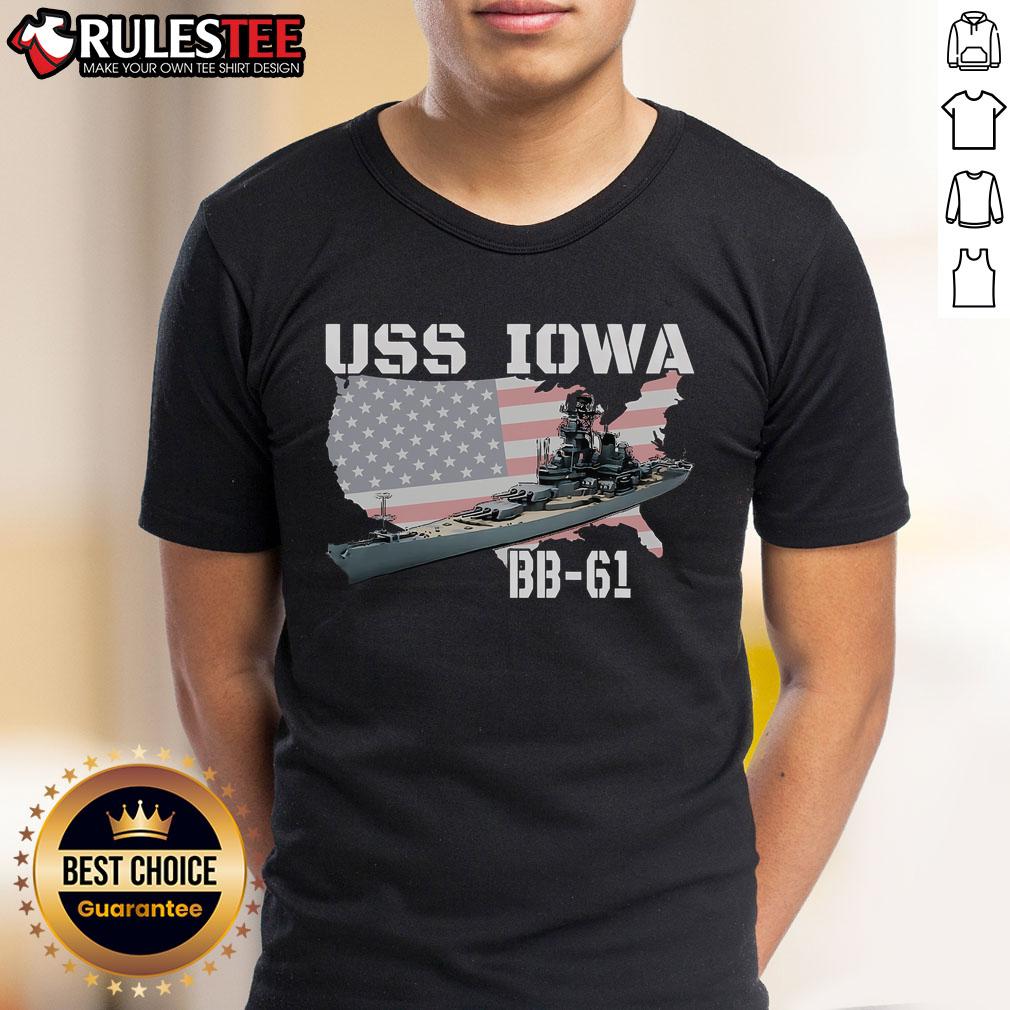 Awesome WW2 American Battleship USS Iowa Warship BB 61 Veterans T-Shirt