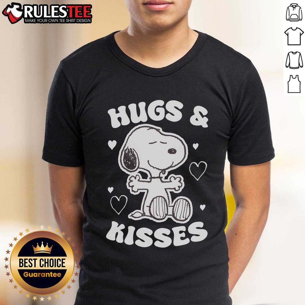 Cute Peanuts Snoopy Valentine's Day Hugs And Kisses T-Shirt