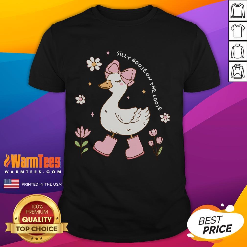 Cute Silly Goose On The Loose Goose Coquette Bow T-Shirt