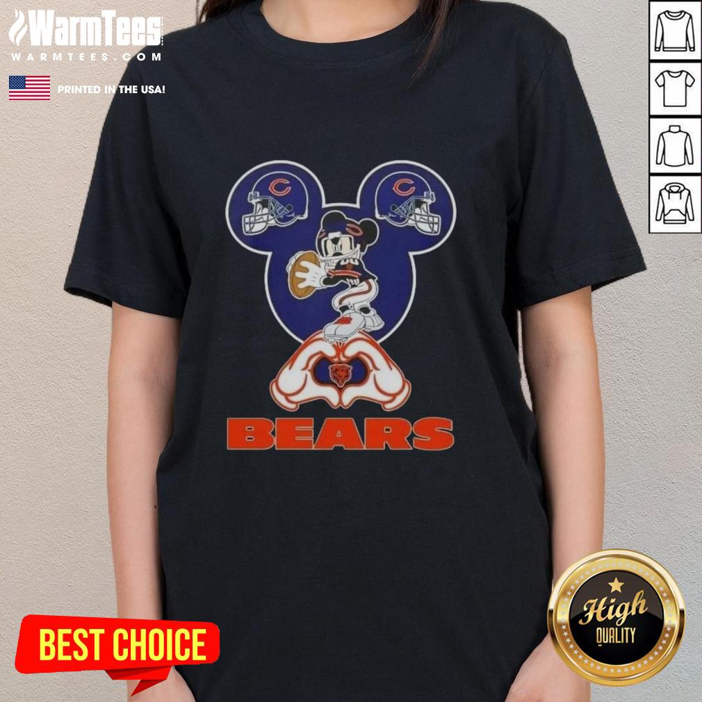 Good Mickey Hands Heart Chicago Bears Football T-Shirt - Image 3