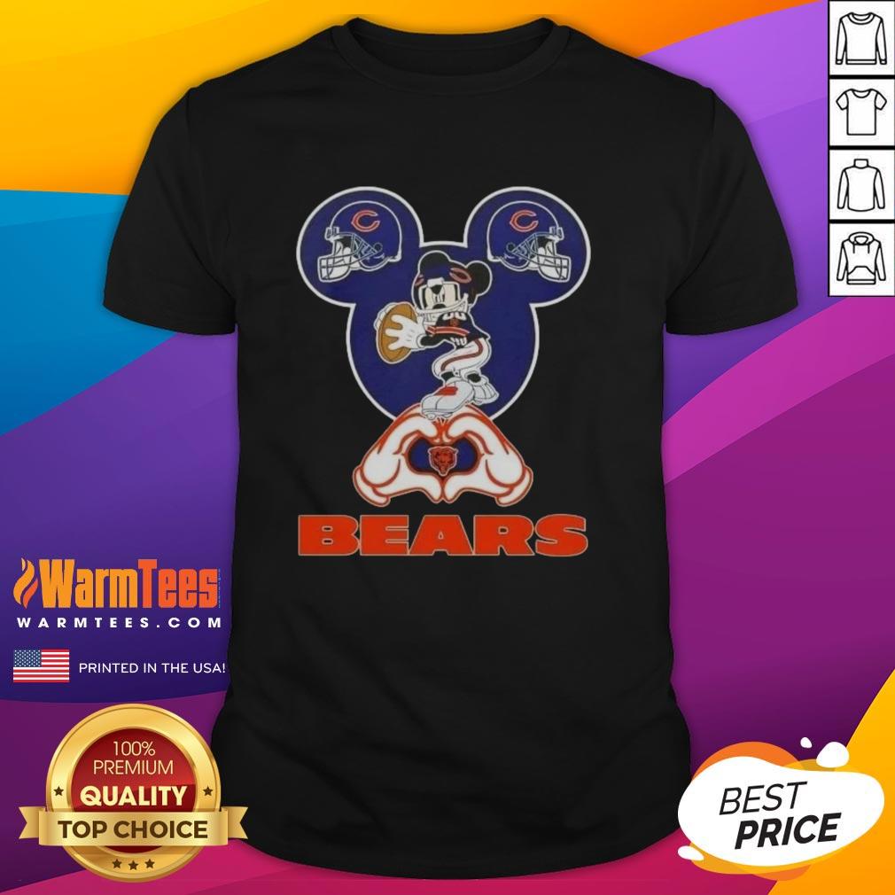Good Mickey Hands Heart Chicago Bears Football T-Shirt
