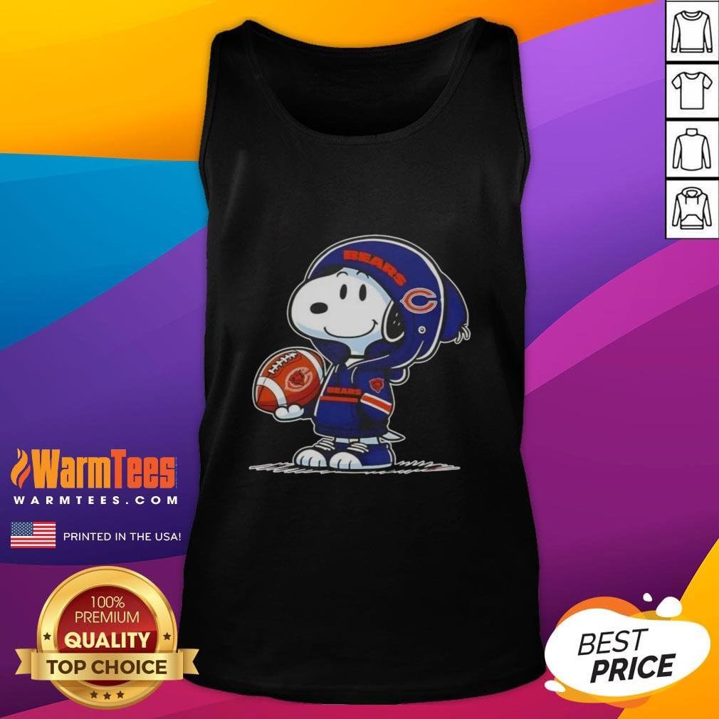 Good Peanuts Snoopy Wearing Hoodie Chicago Bears And Smilling At Fans T-Shirt - Image 4