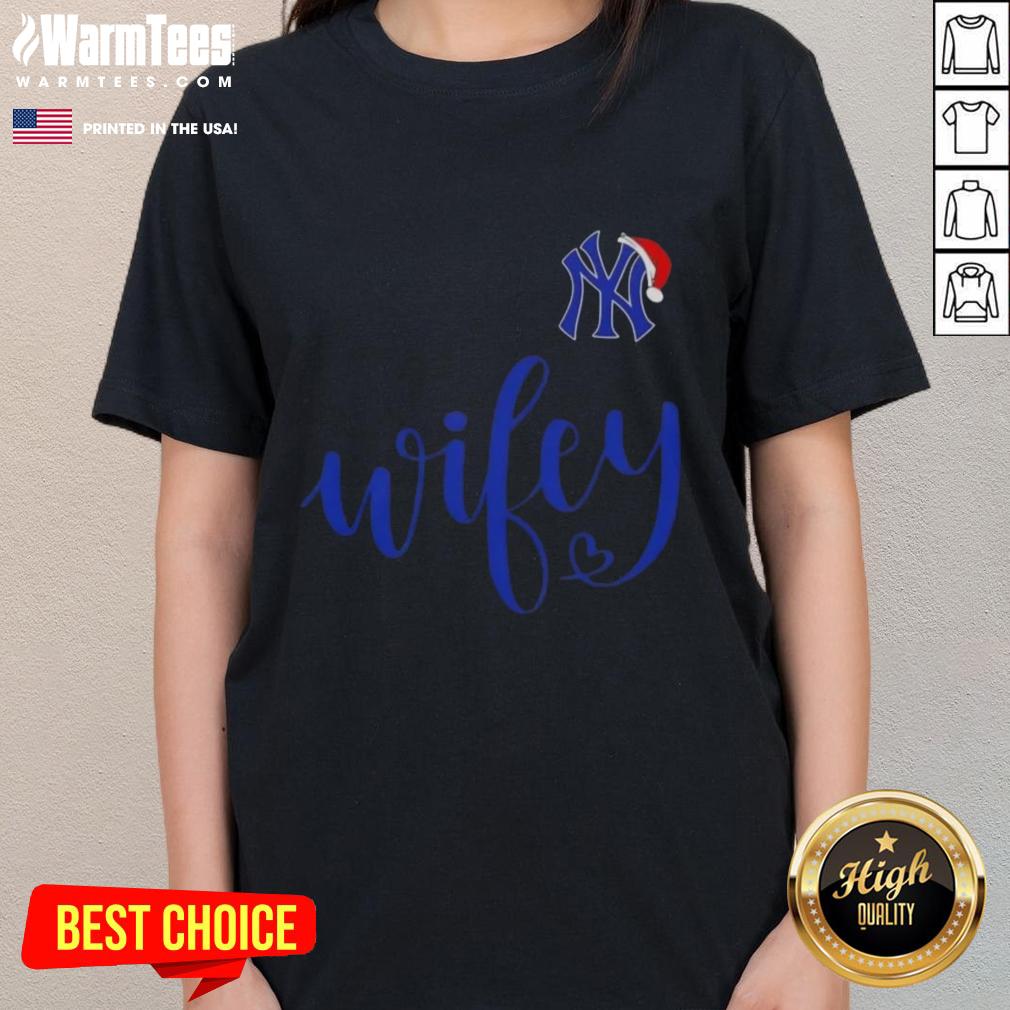 Happy Wifey New York Yankees Santa Hat Merry Christmas T-Shirt - Image 3