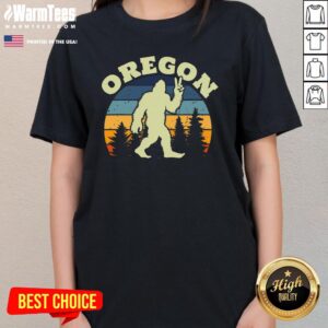 Alternative view of Hot Oregon Us State Bigfoot Sasquatch Silhouette Sunset T-Shirt