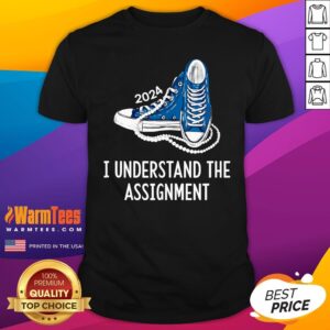 Hot Sneakers And Pearls Kamala 2024 I Understand The Assignment T-Shirt