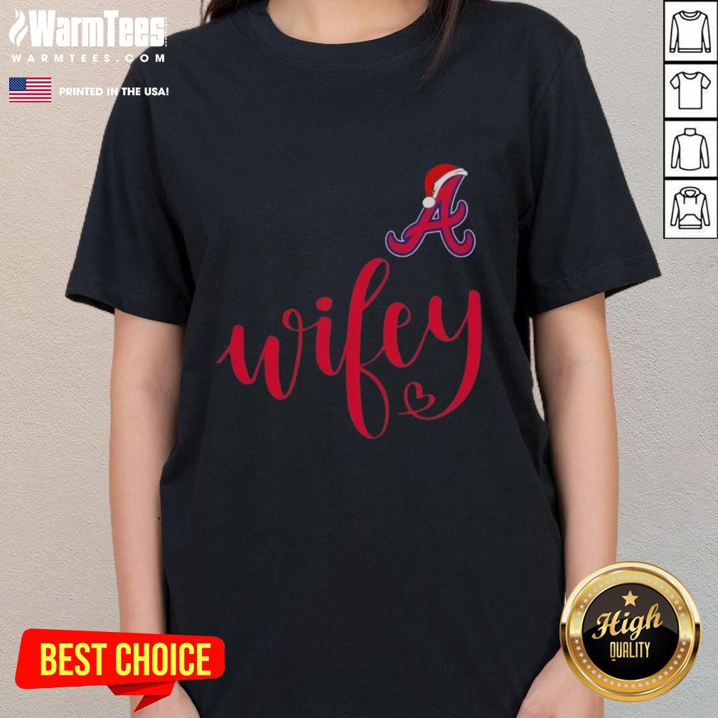 Hot Wifey Atlanta Braves Santa Hat Merry Christmas T-Shirt - Image 3