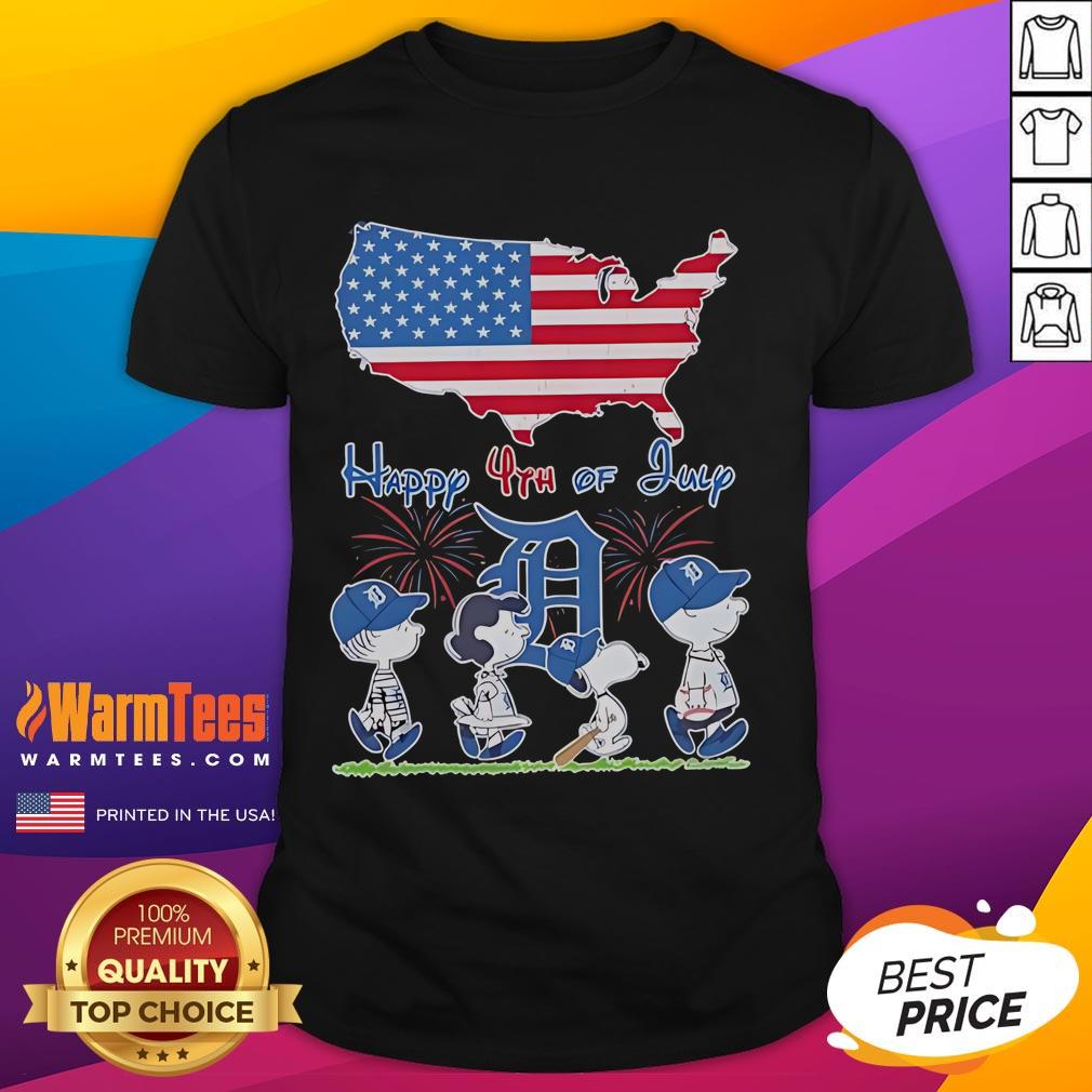 Nice Detroit Tigers Snoopy And Friends Happy 4th Of July Flag American T-Shirt