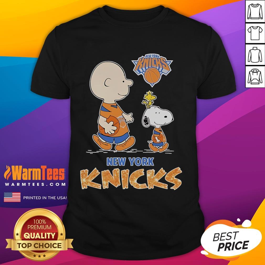 Nice Snoopy And Charlie Brown The Peanuts New York Knicks T-Shirt
