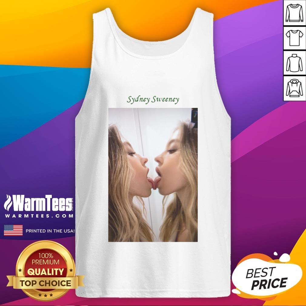 Official Sydney Sweeney Kissing Mirror T-Shirt - Image 4