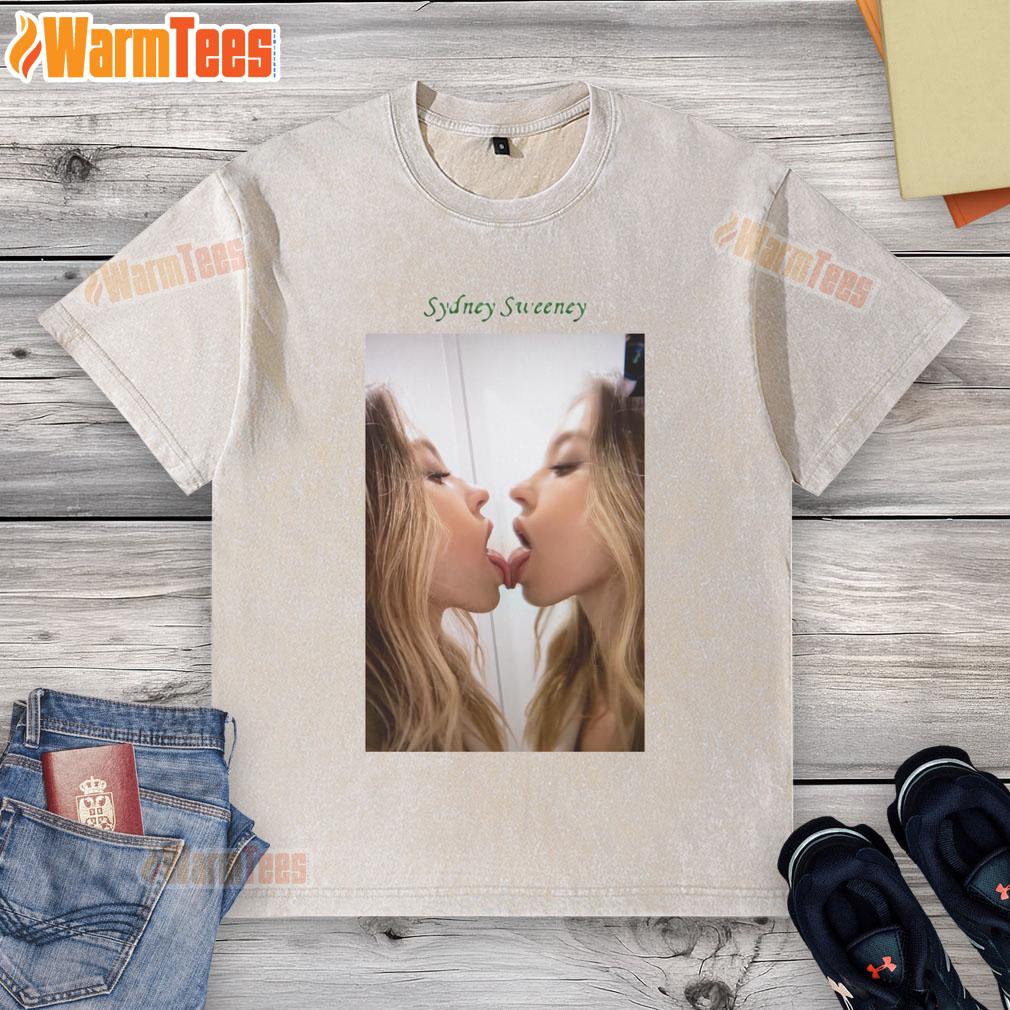 Official Sydney Sweeney Kissing Mirror T-Shirt - Image 6