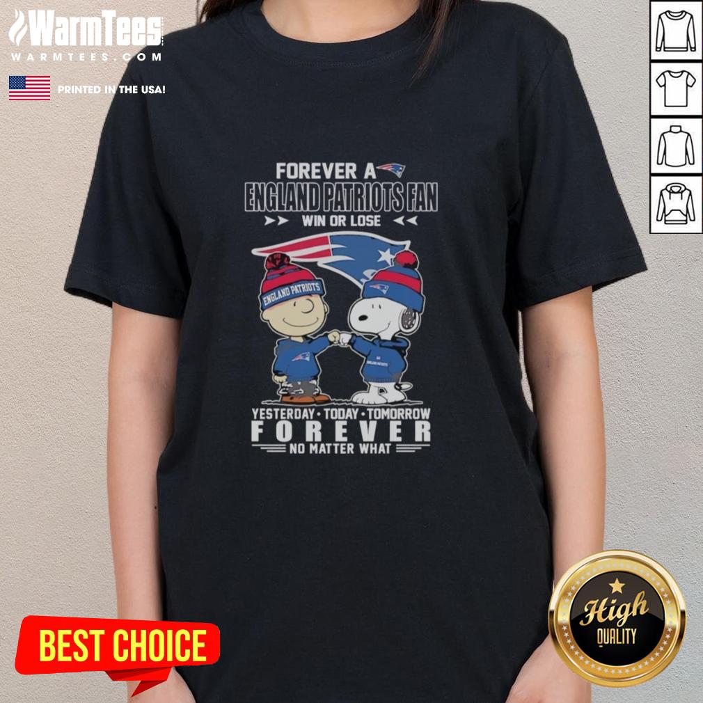 Pretty Charlie Brown Fist Bump Snoopy Forever A New England Patriots Fan Win Or Lose No Matter What T-Shirt - Image 3