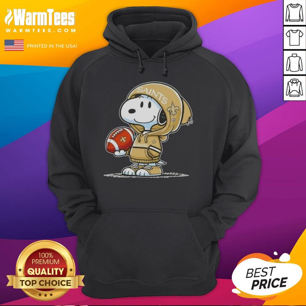 Pretty Peanuts Snoopy Wearing Hoodie New Orleans Saints And Smilling At Fans T-Shirt - Image 2