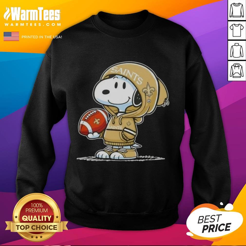 Pretty Peanuts Snoopy Wearing Hoodie New Orleans Saints And Smilling At Fans T-Shirt - Image 5