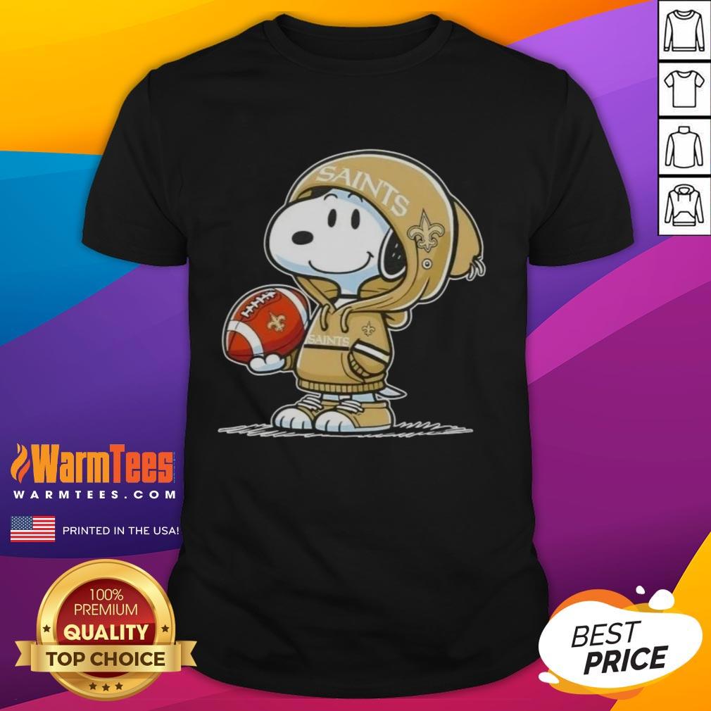 Pretty Peanuts Snoopy Wearing Hoodie New Orleans Saints And Smilling At Fans T-Shirt