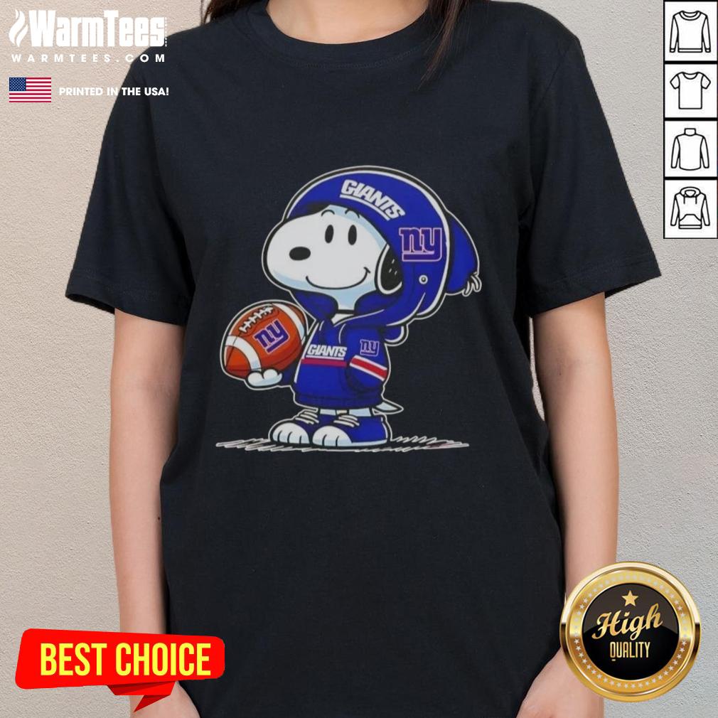 Pretty Peanuts Snoopy Wearing Hoodie New York Giants And Smilling At Fans T-Shirt - Image 3