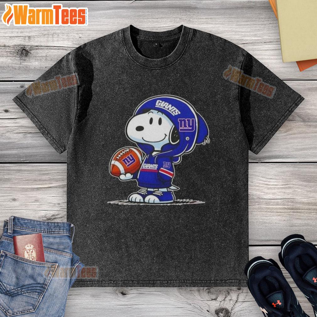Pretty Peanuts Snoopy Wearing Hoodie New York Giants And Smilling At Fans T-Shirt - Image 6