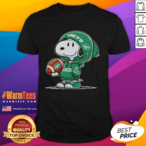 Pretty Peanuts Snoopy Wearing Hoodie New York Jets And Smilling At Fans T-Shirt
