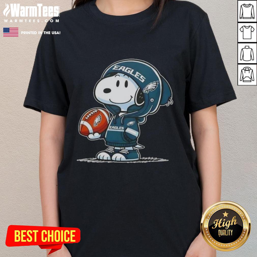 Pretty Peanuts Snoopy Wearing Hoodie Philadelphia Eagles And Smilling At Fans T-Shirt - Image 3