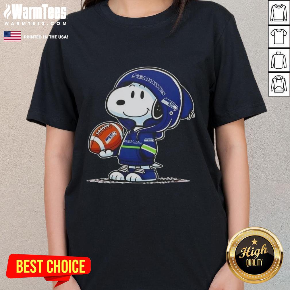 Pretty Peanuts Snoopy Wearing Hoodie Seattle Seahawks And Smilling At Fans T-Shirt - Image 3