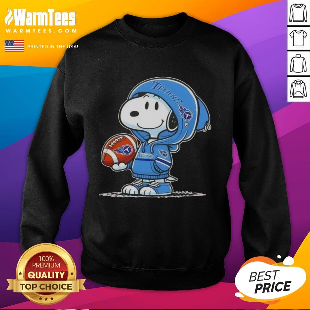 Pretty Peanuts Snoopy Wearing Hoodie Tennessee Titans And Smilling At Fans T-Shirt - Image 5