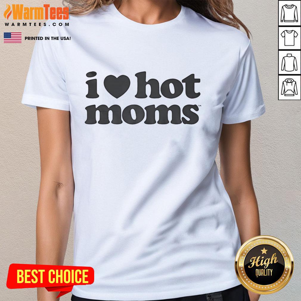 Top I Love Hot Moms T-Shirt - Image 3