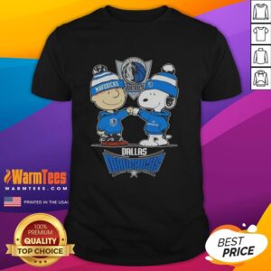 Top Snoopy High Five Charlie In Dallas Mavericks T-Shirt