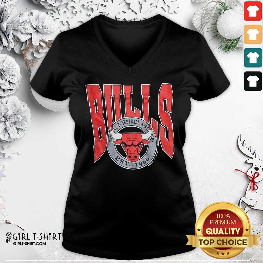Funny 1990 Chicago Bulls Vintage Trench Basketball Est 1966 Shirt - Image 2
