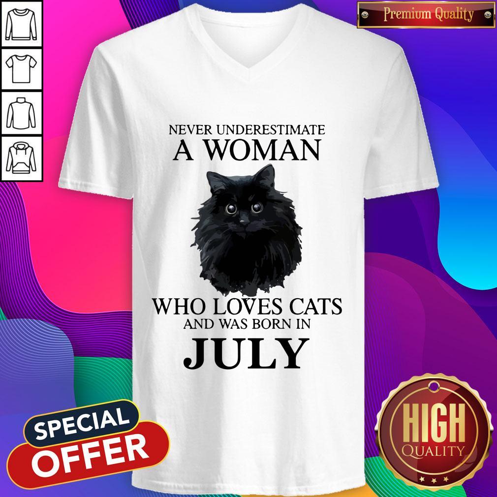 Good Never underestimate a woman who loves cats and was born in JULY Shirt - Image 2