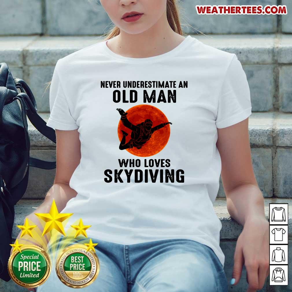 Hot 12 Old Man Loves Skydiving Shirt - Image 4