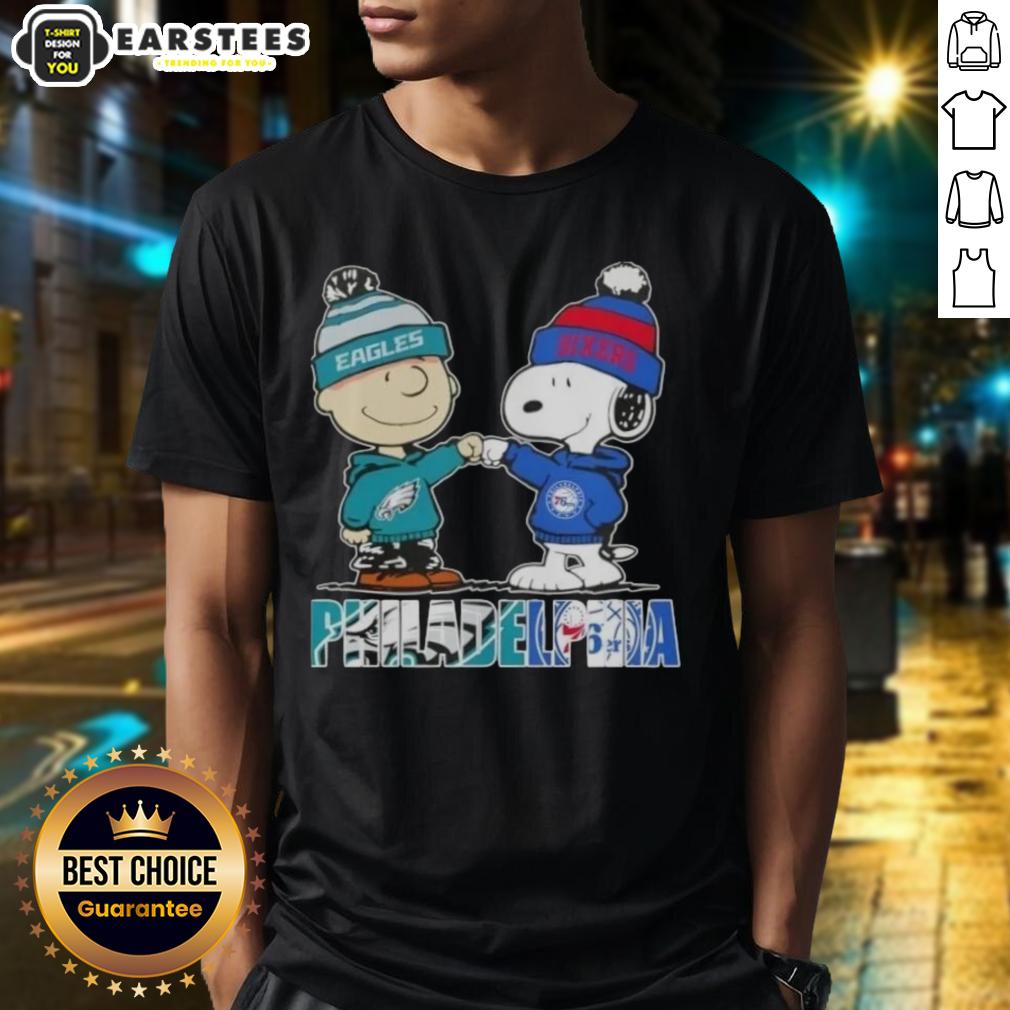 Awesome Charlie Brown And Snoopy Philadelphia City Sports Eagles X 76ers T-Shirt