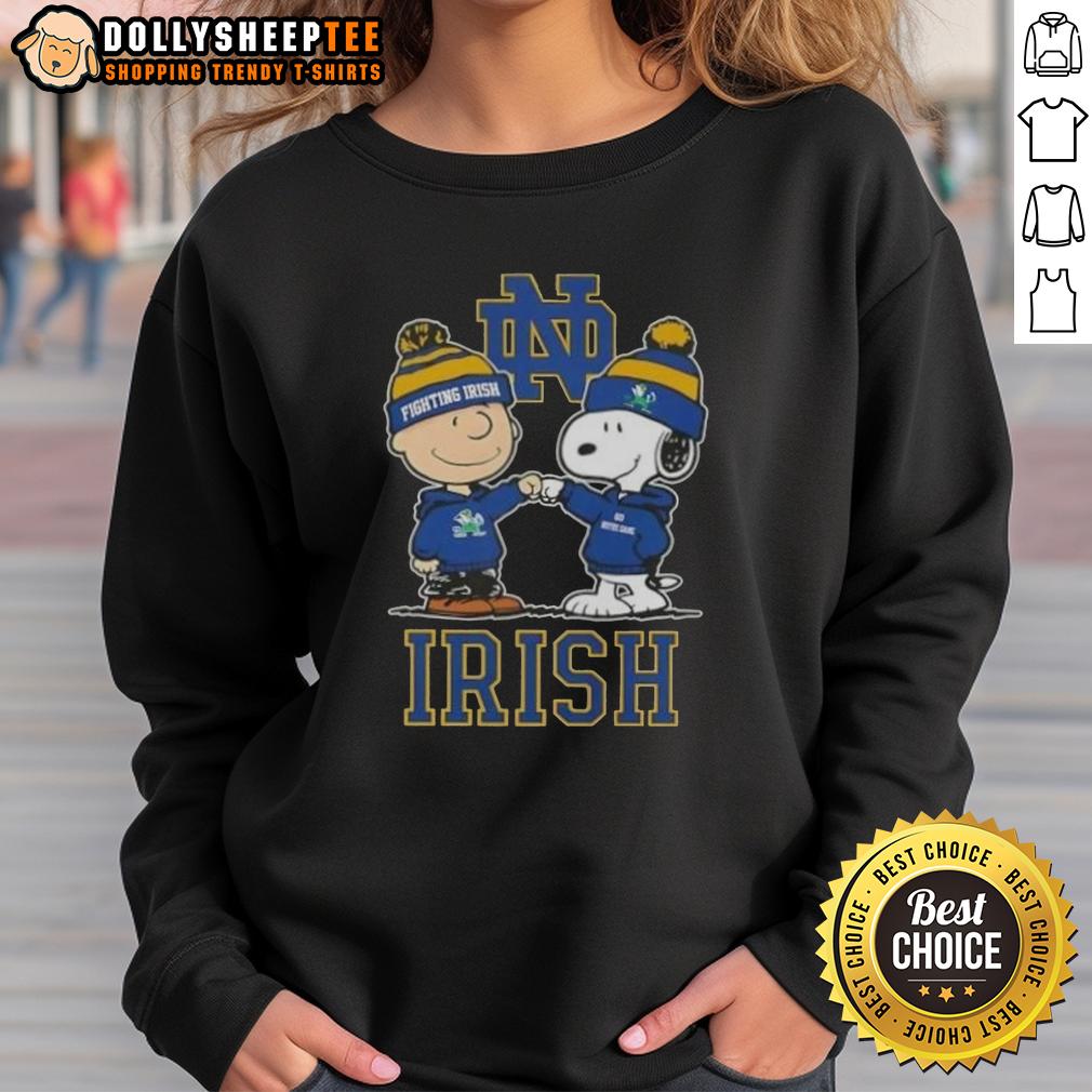 Top Snoopy And Charlie Brown Notre Dame Fighting Irish Football Skyline T-Shirt - Image 5