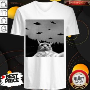 Alternative view of Pretty Cat Selfie Ufos Shirt