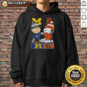 Alternative view of Top Snoopy And Charlie Brown Michigan Sports Wolverines X Detroit Tigers Skyline T-Shirt