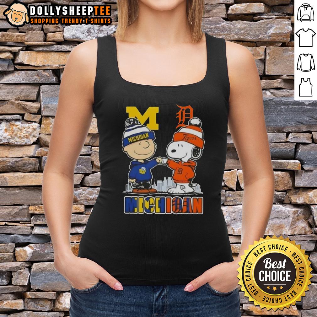 Top Snoopy And Charlie Brown Michigan Sports Wolverines X Detroit Tigers Skyline T-Shirt - Image 4