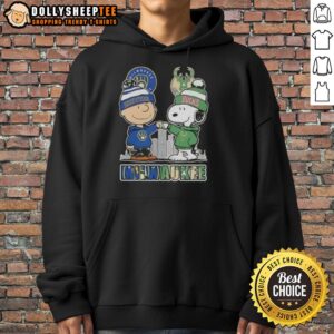 Alternative view of Top Snoopy And Charlie Brown Milwaukee City Sports Brewers X Bucks Skyline T-Shirt