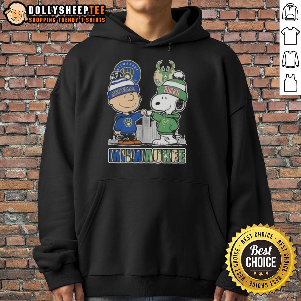 Top Snoopy And Charlie Brown Milwaukee City Sports Brewers X Bucks Skyline T-Shirt - Image 2