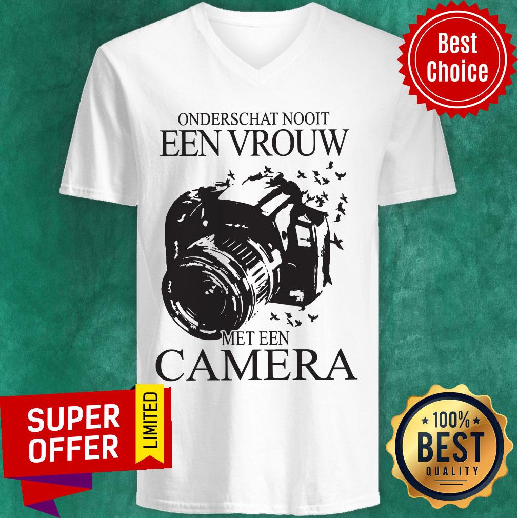Awesome Onderschat Nooit Een Vrouw Met Een Camera Shirt - Image 3
