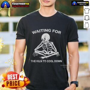 Premium Waiting For The Kiln To Cool Down Pottery Skeleton T-Shirt