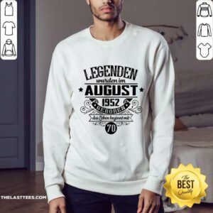 Alternative view of Legenden Wurden Im August 1952 Geboren Shirt