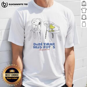 Awesome Snoopy And Woodstock Sitting On Chairs Debi Tirar Mas Fotos Argentina T-Shirt