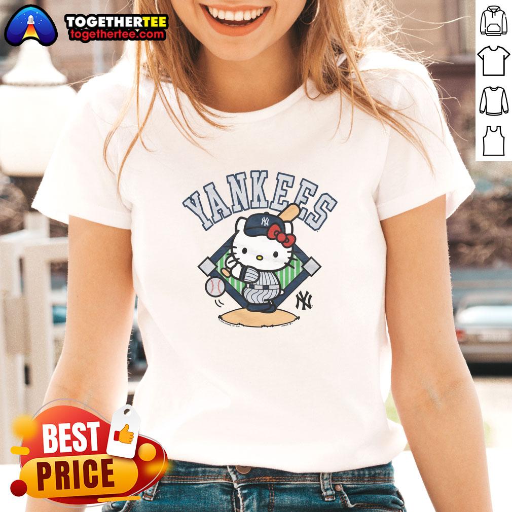 Good Hello Kitty X New York Yankees Swing T-Shirt - Image 3