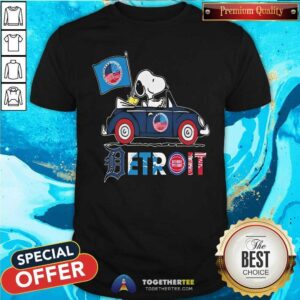 Nice Snoopy And Woodstock Driving Car Detroit Sports Teams Flag T-Shirt