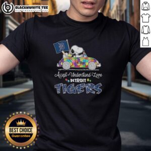 Good Detroit Tigers X Snoopy And Woodstock Driving Car Accept Understand Love T-Shirt