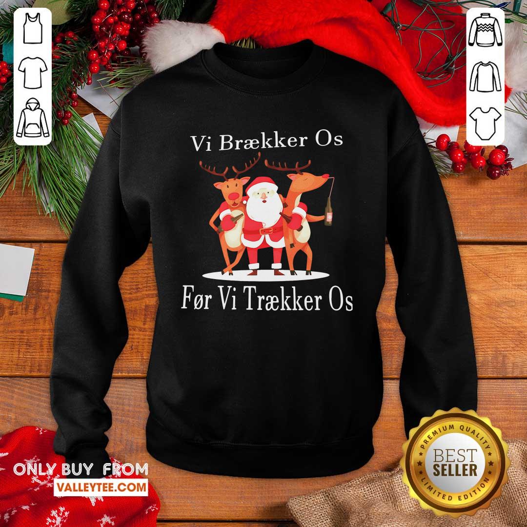 Hot Santa Reindeer Vi Braekker Os For Vi Traekker Os Shirt - Image 2